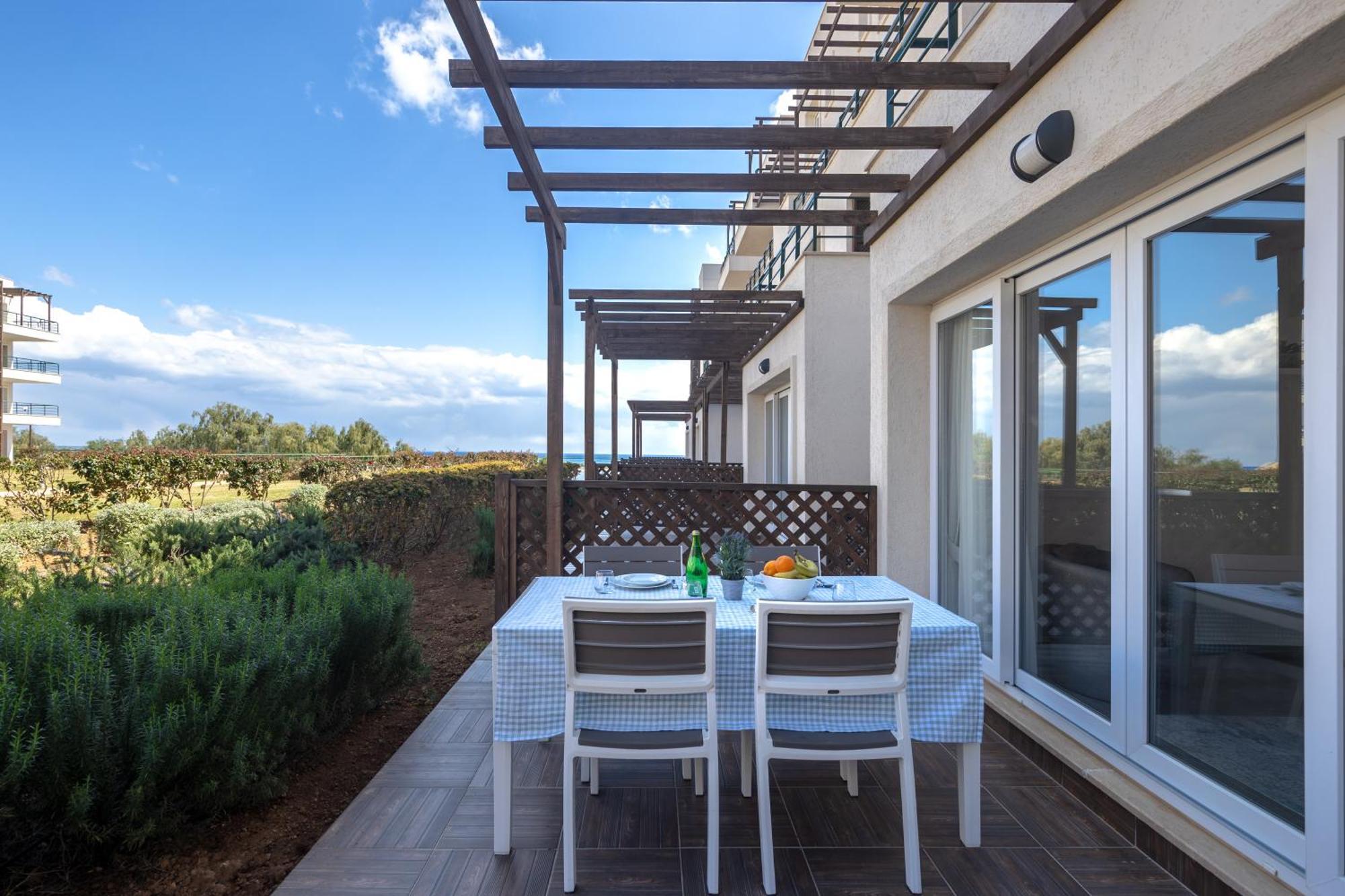 Thalassa Beach Resort & Spa Retreat Vokolidha Quarto foto